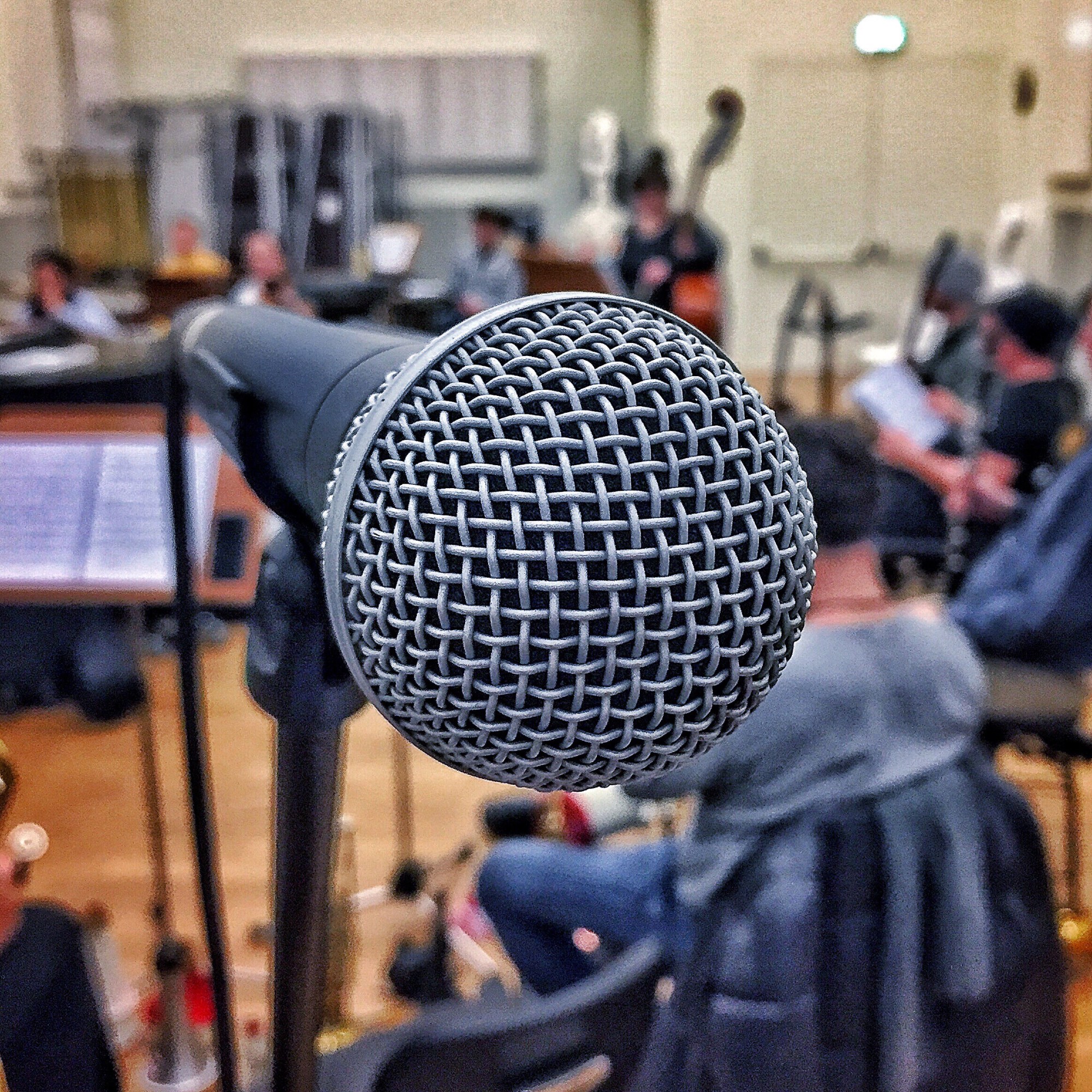 Behind the scenes, Mikrofon